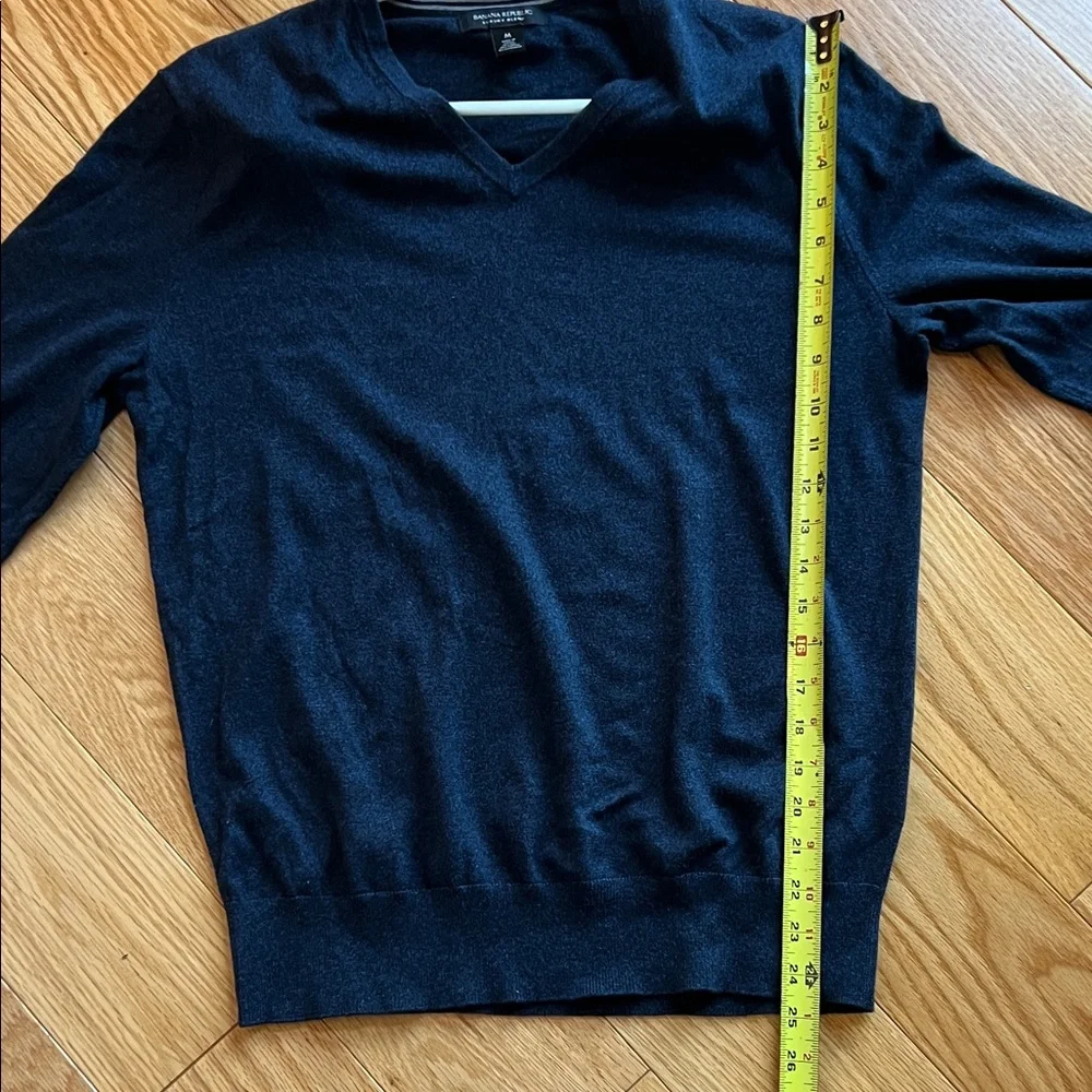 Banana Republic silk cashmere blend men’s dark blue V-Neck Sweater
